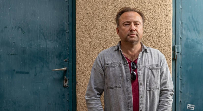 „Nyilvánvaló lett, hogy Tomival és Áronnal semmire nem fogunk pénzt kapni” – Tasnádi István nyolc évet várt, hogy megrendezhesse első mozifilmjét