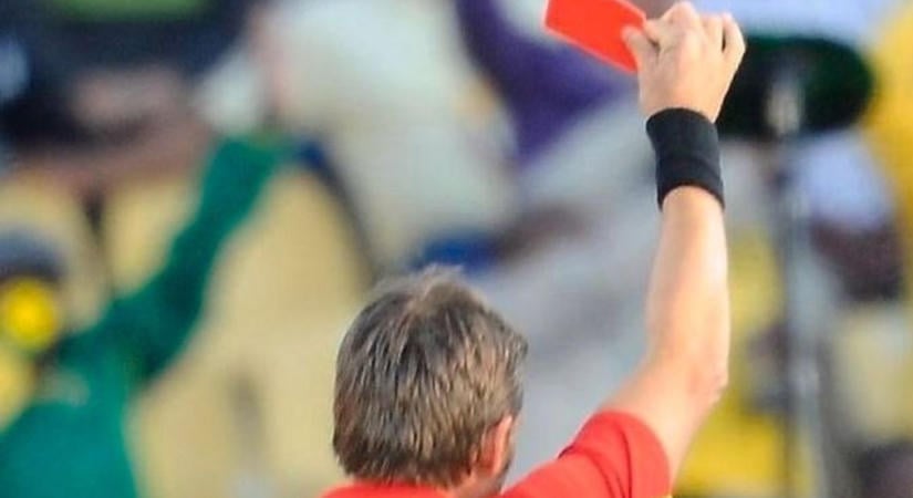 Négy év eltiltás és kiütött bíró: elszabadult a pokol a megyei focimeccsen