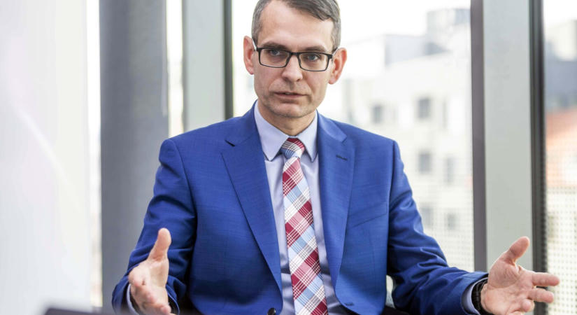 Horony Ákos is elítélte a rimaszombati huszáremlékmű megrongálását