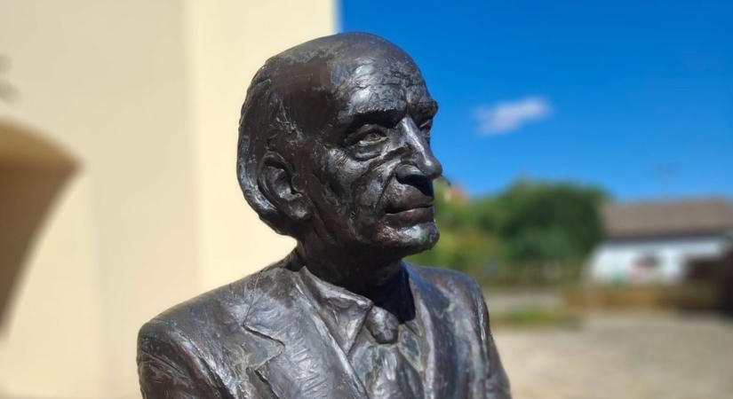 Ma lenne 114 éves Kisújszállás neves költője