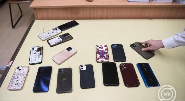Mobiltelefonokat és SIM-kártyákat próbáltak bejuttatni a Kozma utcai börtönbe