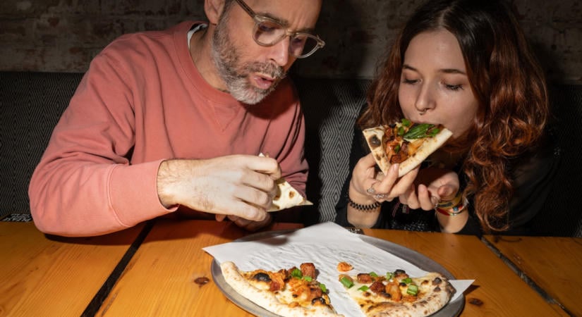 Itt a 444 pizzája