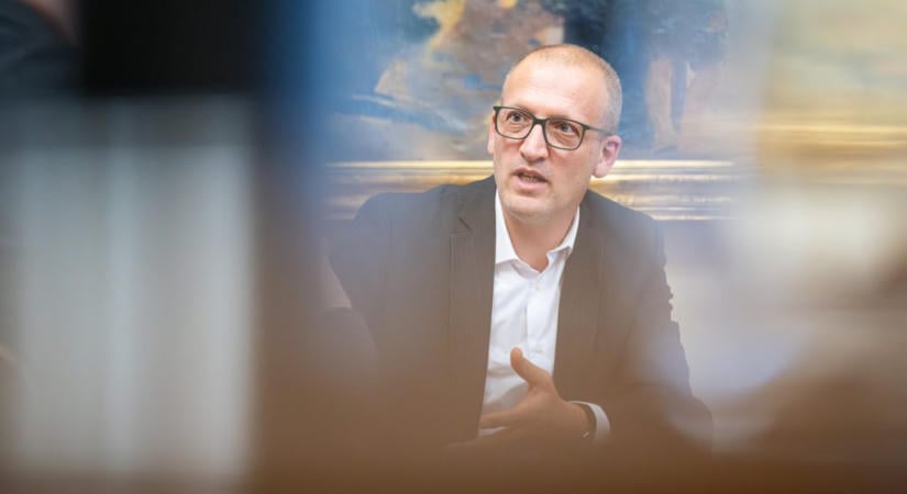 Feljelentést tesznek „A Fidesszel mindenki jól jár!” szöveg miatt Tarr Zoltánék, költségvetési csalás a gyanú
