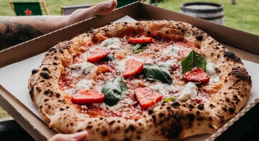 Nem akárhol sütik az ország egyik legjobb pizzáját: Tata is felkerült a toplistára