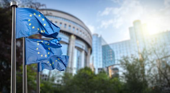 Brüsszel elkezdte hatékonyabban kikerülni az Orbán-rendszer korrupcióját