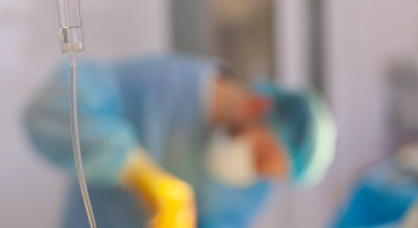 Titokban operált meg egy 33 éves nőt az orvostanhallgató: meghalt