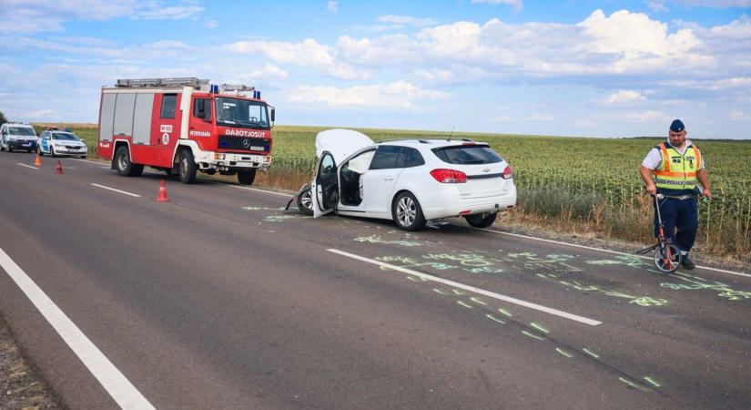 Videón és fotókon a frontális karambol a 3-as főúton