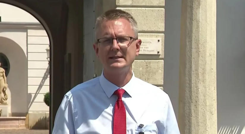 Rétvári Bence: A kormány az utolsó pillanatokban kapkod