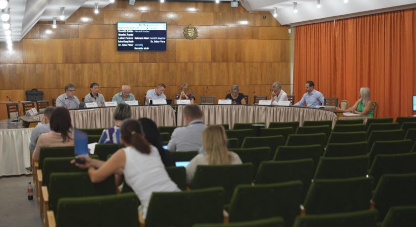 Fejlesztések és költségvetési döntések a bizottsági ülésen