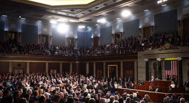 Az amerikai kongresszusi demokraták 15 milliárd dolláros hitelt javasoltak Ukrajnának