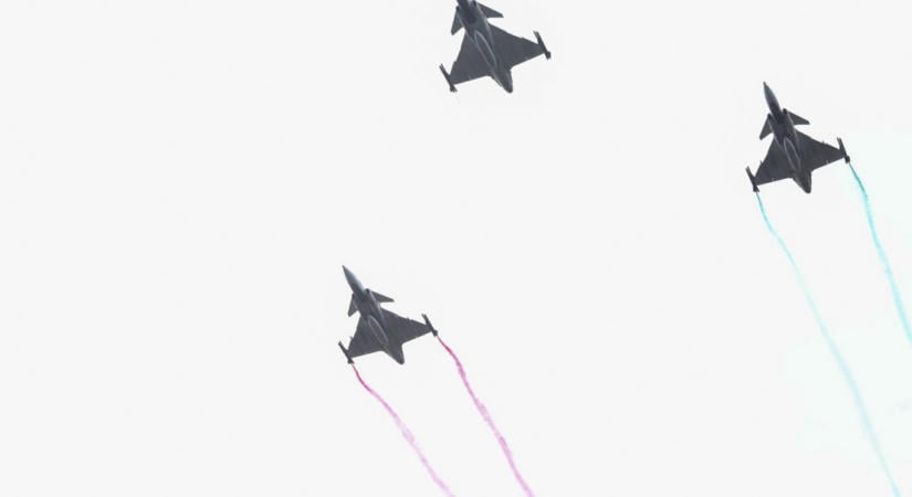 Nem egyszerű gyakorlórepülés volt a Gripen-parádé a Fradi 2014-es stadionavatóján, hanem Hende Csaba gesztusa