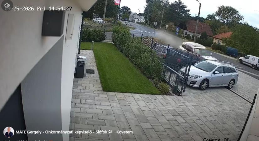 Döbbenetes videó Siófokról: három autót és egy kerítést tarolt le a terepjáró – hajszálon múlt egy újabb tragédia