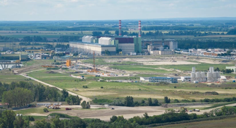 Váratlan üzemzavar miatt lekapcsolták az egyik turbinagenerátort a Paksi Atomerőműben