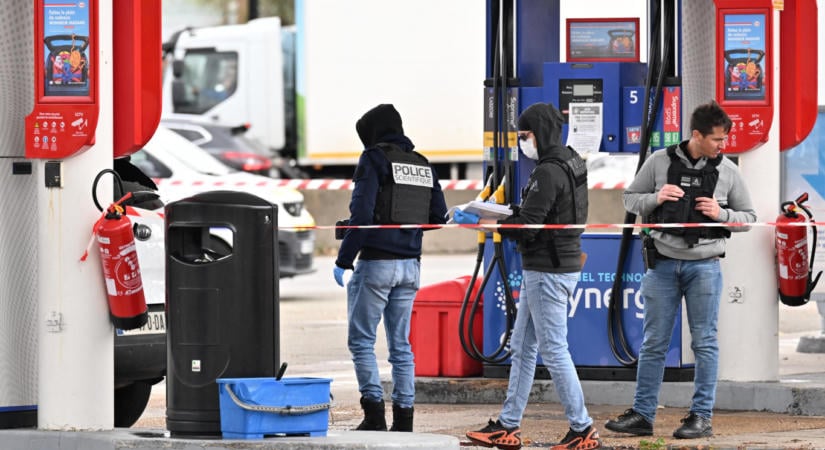 Macron rasszista terrortámadásnak nevezte a pénteki párizsi lövöldözést