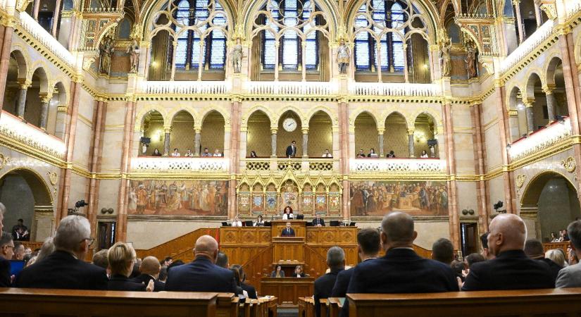 Rendkívüli parlamenti ülés: napirenden a Szuverenitásvédelmi Hivatal sorsa