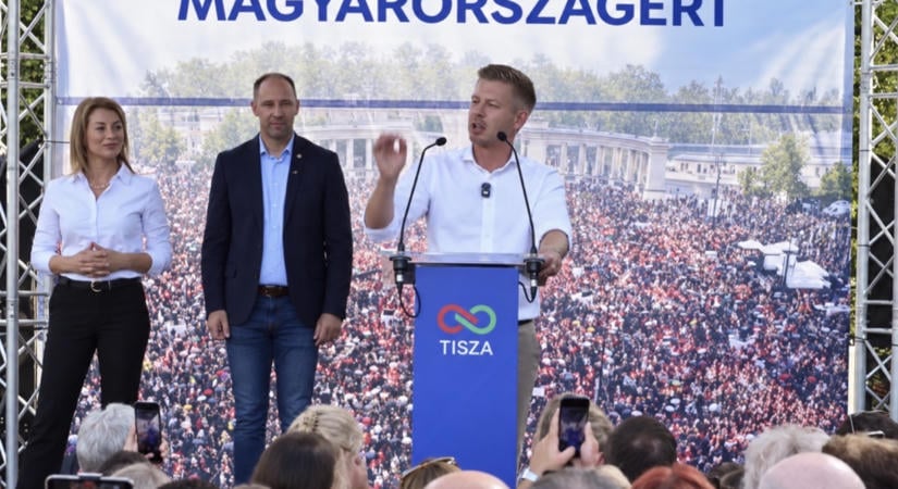 Magyar Péter Pécsen folytatta országjárását – több fontos témáról is beszélt a 48-as téren