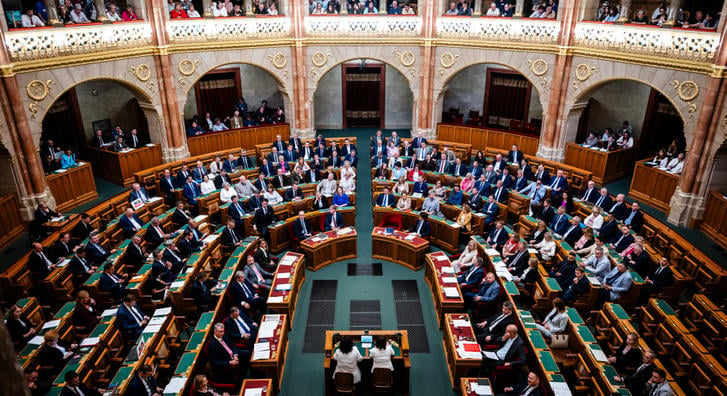Magyar Péter Bóka Jánosnak: Vegyen példát Gulyás Gergelyről, hagyja itt ezt, menjen el tanítani, vagy vállaljon civil állást