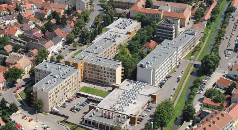 Kislányával érkezett az egri kórházba az édesanya – őszintén kimondta, hogyan bántak velük