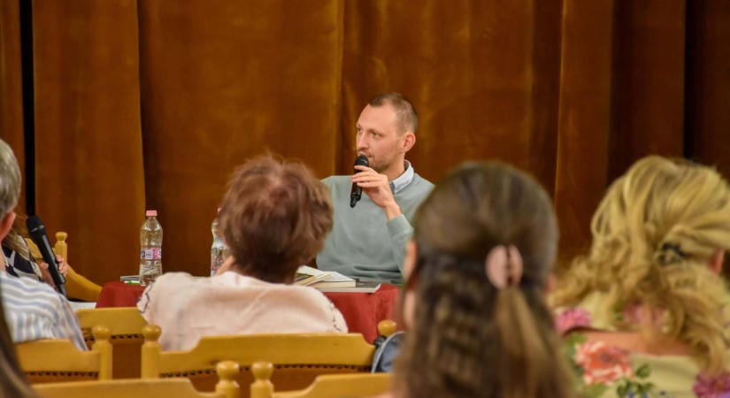 „Mindig magunkat is értelmezzük”