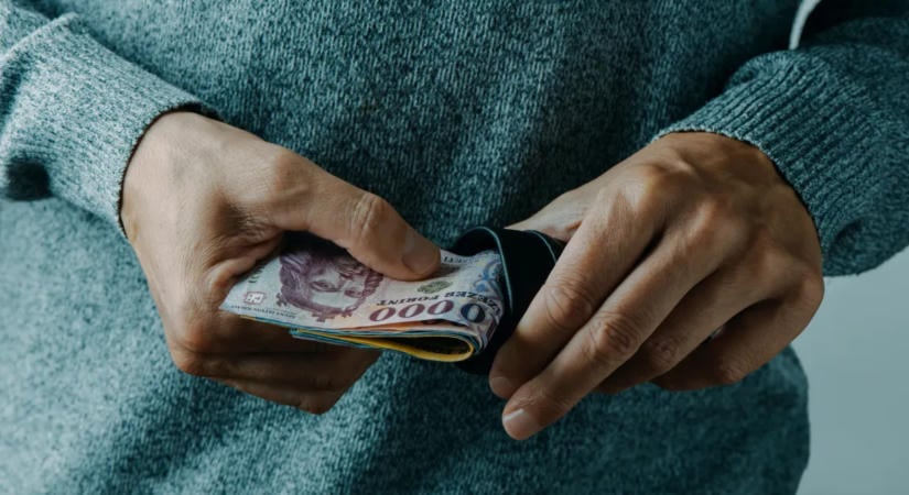 Mikor érkezik a 13. és 14. havi nyugdíj 2027-ben? Ezekre a dátumokra érdemes figyelni