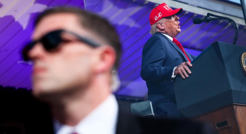 Donald Trump újra belengette, hogy pusztító offenzívába kezdhet Irán ellen