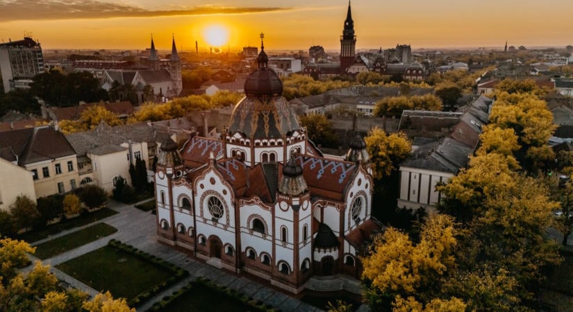 Nem akarnak hazamenni a turisták: ez a zsinagóga mindenkit elvarázsol  videó