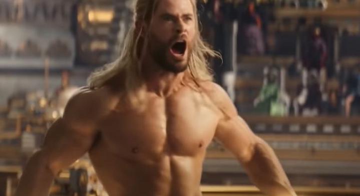 Chris Hemsworth 10 évet várt arra, hogy a pucér fenekét megmutassa egy MARVEL-filmben
