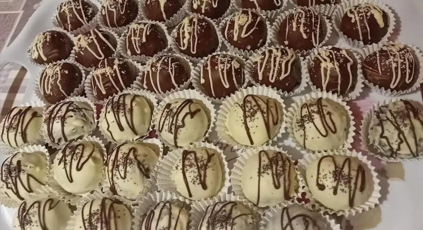 Marcipánnal töltött mákgolyót és zserbógolyót készítettem a gyerekeknek, kisangyalokká váltak tőle