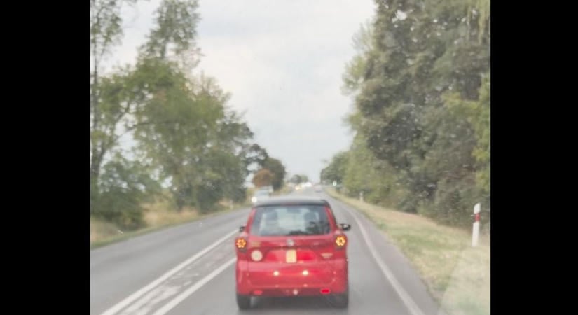 Mopedautó a 6-oson: a lassú forgalom miatt történik ennyi baleset? (VIDEÓ)