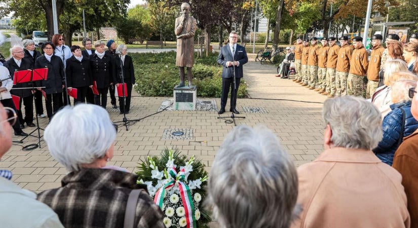 Gróf Bethlen Istvánra emlékeztek a róla elnevezett győri téren - fotók, videó