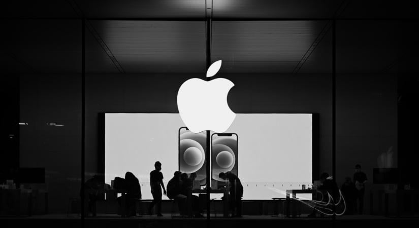 Hiába várják az európai iPhone-osok az Apple új nagy dobását, hónapok múlva jöhet csak az új Siri
