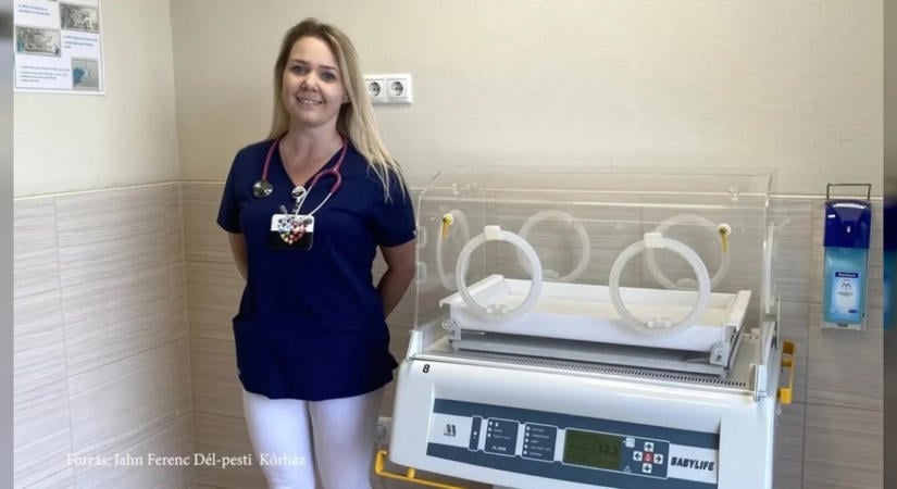 Új babamentő inkubátor segíti a krízishelyzetbe került édesanyákat a Jahn Ferenc Kórházban