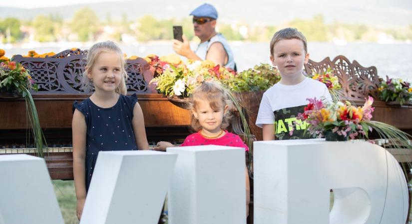 Bulizik Tata: már az első nap sokan voltak kiváncsiak a Víz, Zene, Virág Fesztiválra