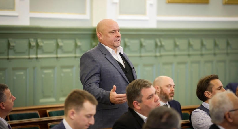 Likócsi dilemma: Huszár Gábor hatásvizsgálat nélkül nem támogatja a Pesti útra tervezett adatközpontot Győrben