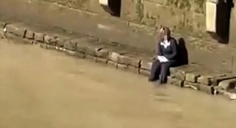 Próbababának hitték a bajba jutott nőt: végül ki kellett menteni a Temzéből - videó