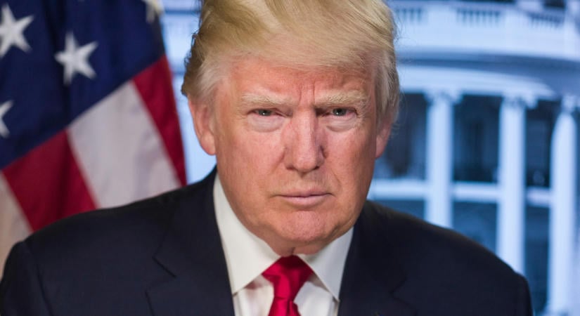 Trump reagált Irán ajánlatára: A saját nevét írta a Hormuzi-szorosra