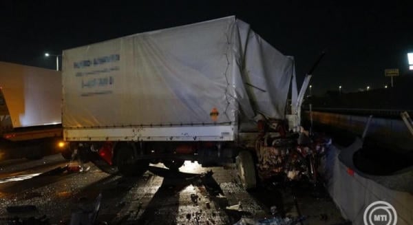 Meghalt egy ember az M0-áson Szigetszentmiklósnál, miután 3 kamion és 2 személyautó ütközött