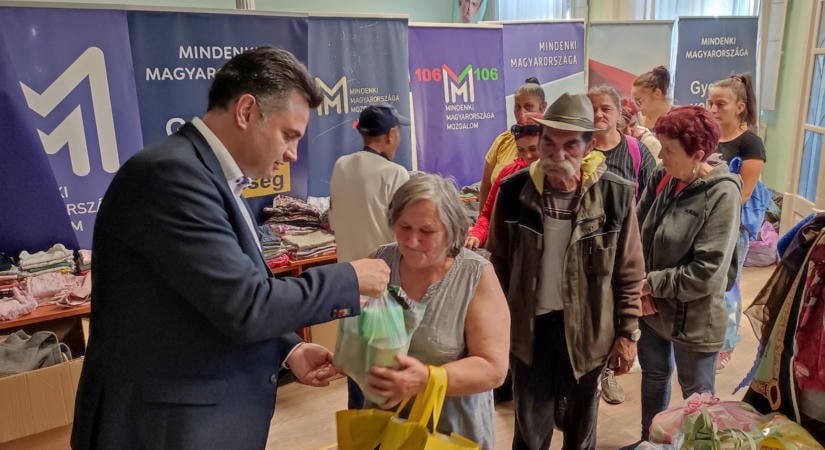 Tartós élelmiszert osztott az MMM Vásárhelyen