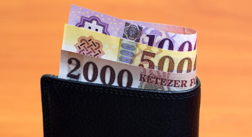 Duplán érkezik a családi pótlék augusztusban: ezek a 2026-os utalási dátumok