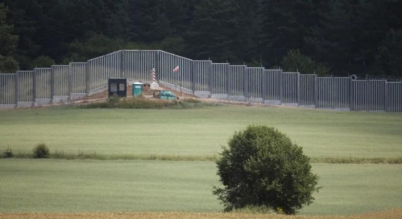 Könnygázzal mentek a migránsokra a lengyelek