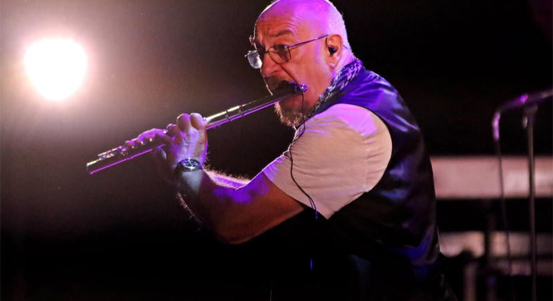 Középkori rock dallamok udvarában – Jethro Tull koncertbeszámoló – Budapest, Kongresszusi Központ – 2026.08.23.