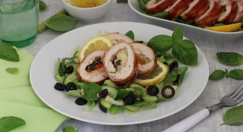 Olaszos ízvilágot kapott ez a töltött csirketekercs - recept