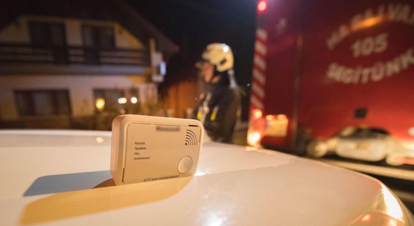Egy kunszenti fürdőszobában szólalt meg az életveszélyt jelző hang, az ablak jelentette a menekvést