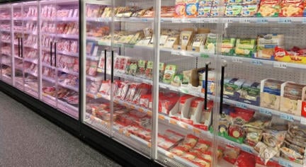 Hekkerek éjszakára fűtésre állították a szupermarketek hűtőit, rengeteg élelmiszert kellett kidobni