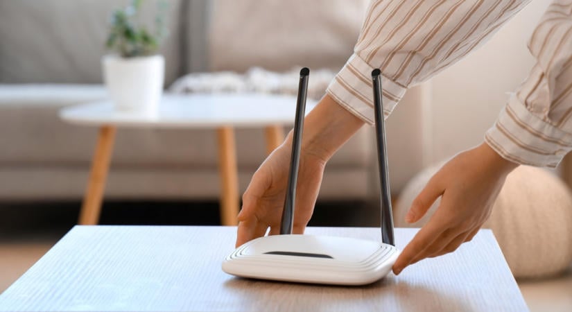 Ne dobd ki a régi wifi routeredet: ezzel az egyszerű trükkel megoldhatod a lakás egyik legbosszantóbb problémáját