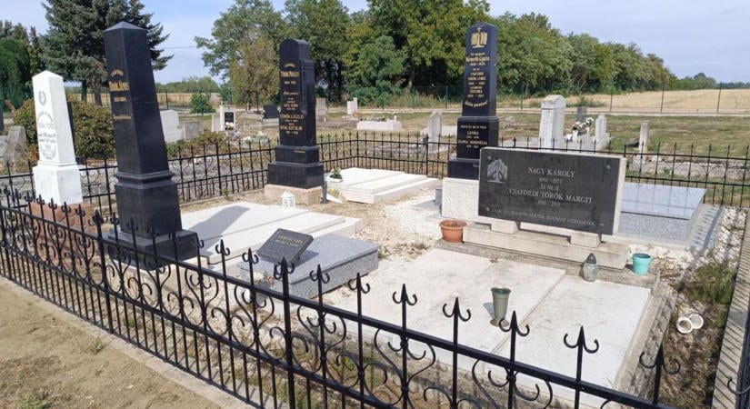 A csáfordi és jobaházi Török család méltón őrzi ősei nevét és emlékét, Petőfi múzsája is rokonuk volt