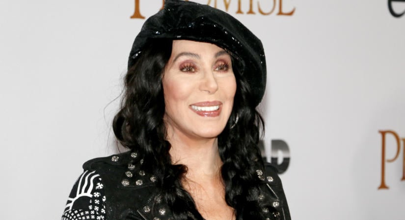 Cher elárulta 1974-es Met-gálás ruhájának titkát – Marlene Dietrich is kellett hozzá