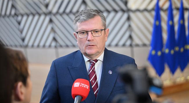 Varsó szerint Ukrajna nem lesz az EU tagja, ha Bandera és Suhevics helyet kap az Ukrán Nemzeti Panteonban