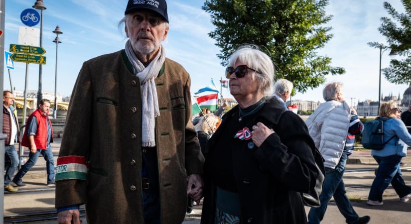 „Orbán Viktornak tökön rúgás volt a választási vereség, de én is fogytam pár kilót” – az ellenzéki létről kérdeztük a fideszeseket a Zászlómeneten
