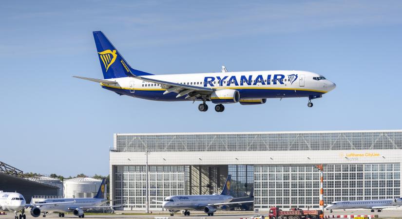 Betört egy ablak a Ryanair németországi járatán, utast rántott a nyílás felé a légáram